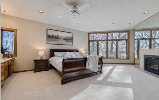 4 W Bay Lane, North Oaks, MN 55127