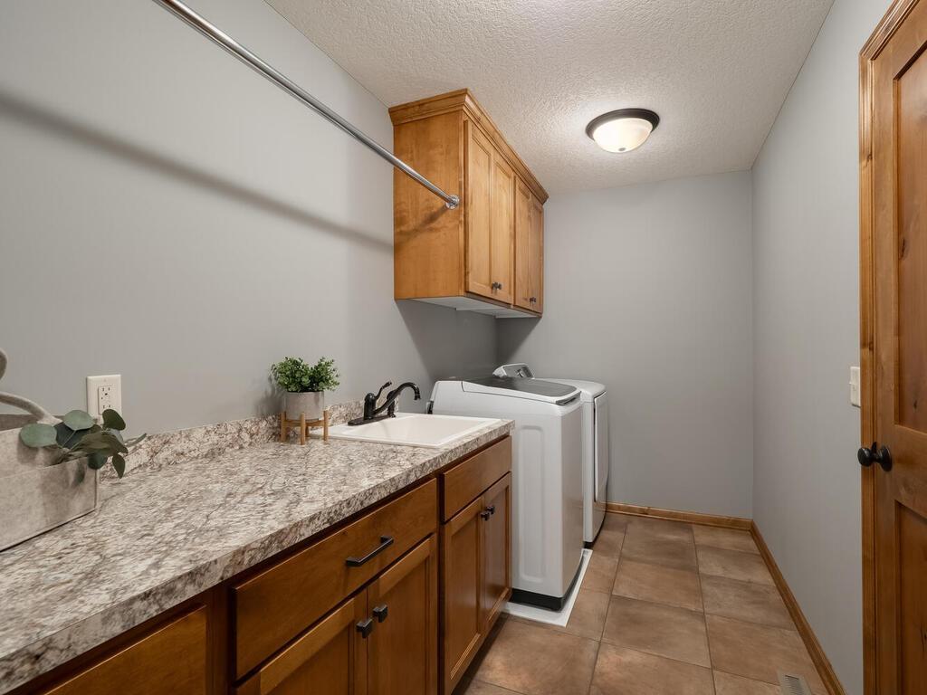 Spacious laundry room!