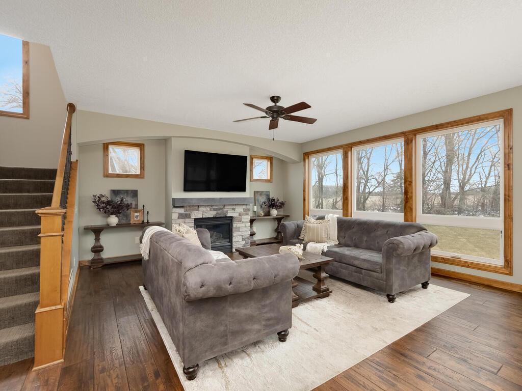 Living Room - arched ceiling detail