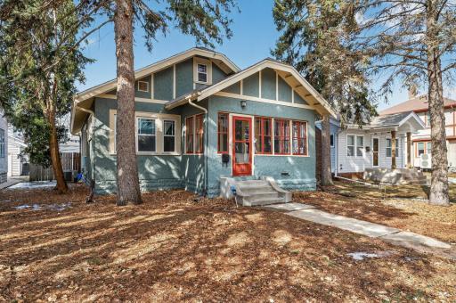 Minutes from Como Zoo