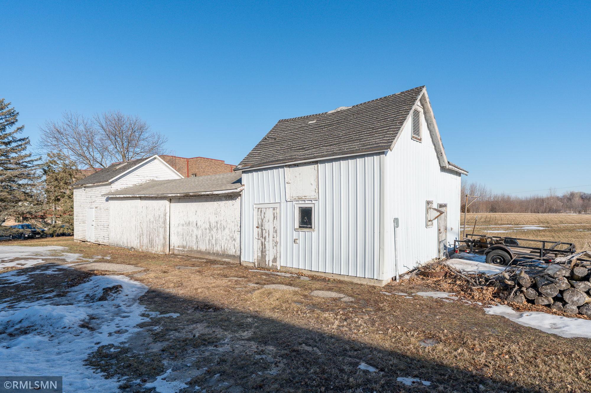 21-web-or-mls-200-e-north-st.jpg