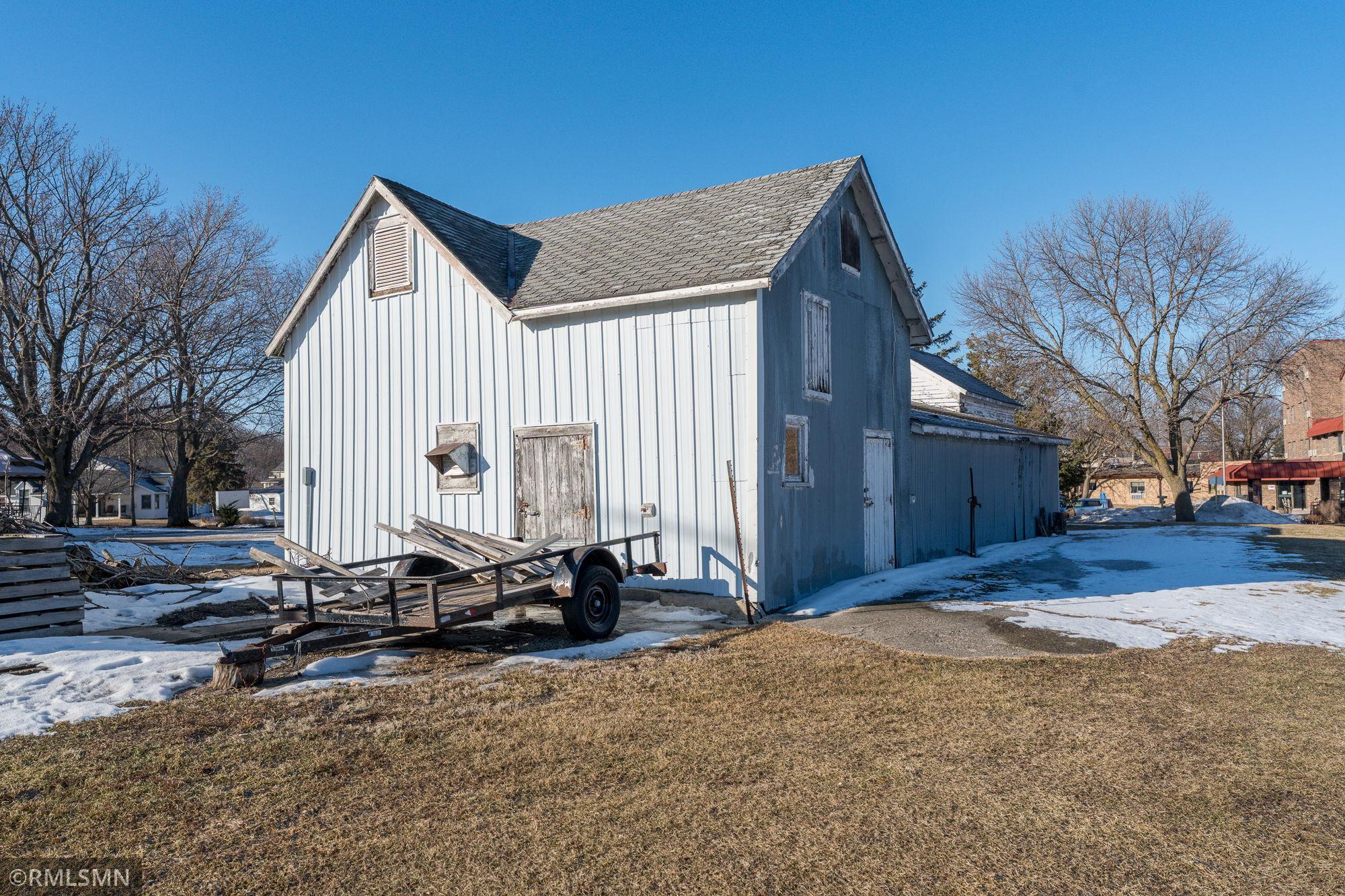 23-web-or-mls-200-e-north-st.jpg