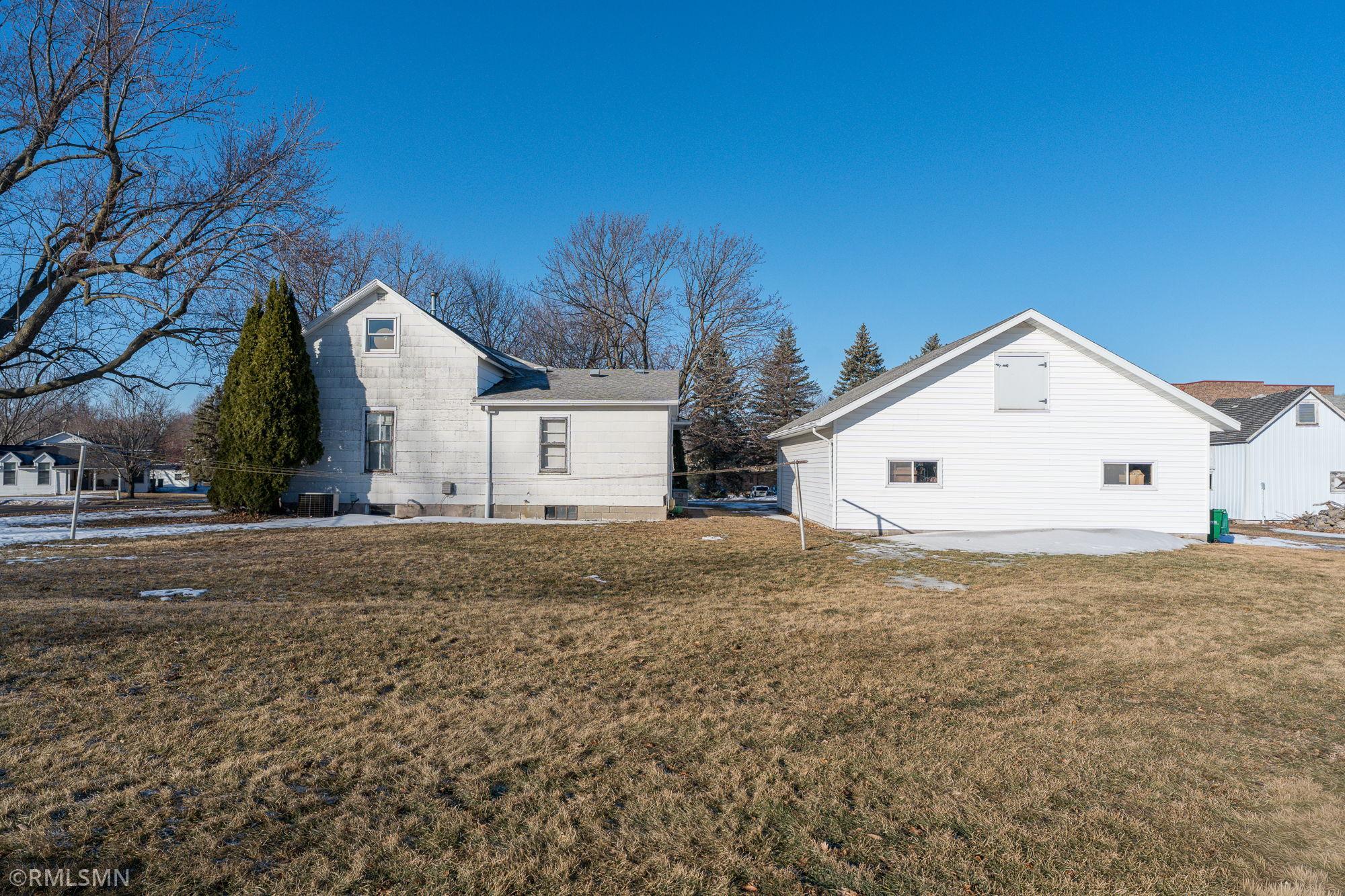 24-web-or-mls-200-e-north-st.jpg