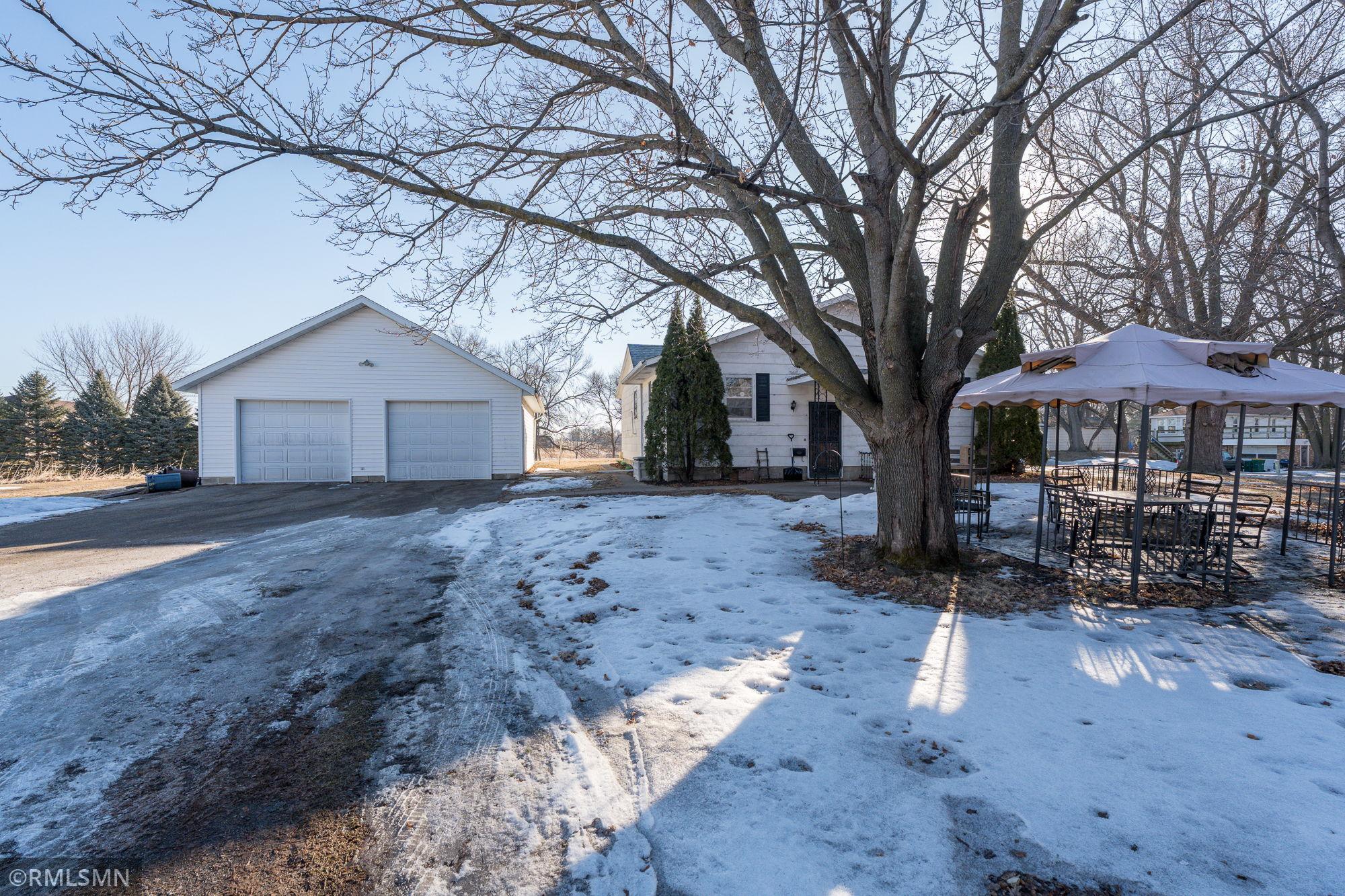 18-web-or-mls-200-e-north-st.jpg