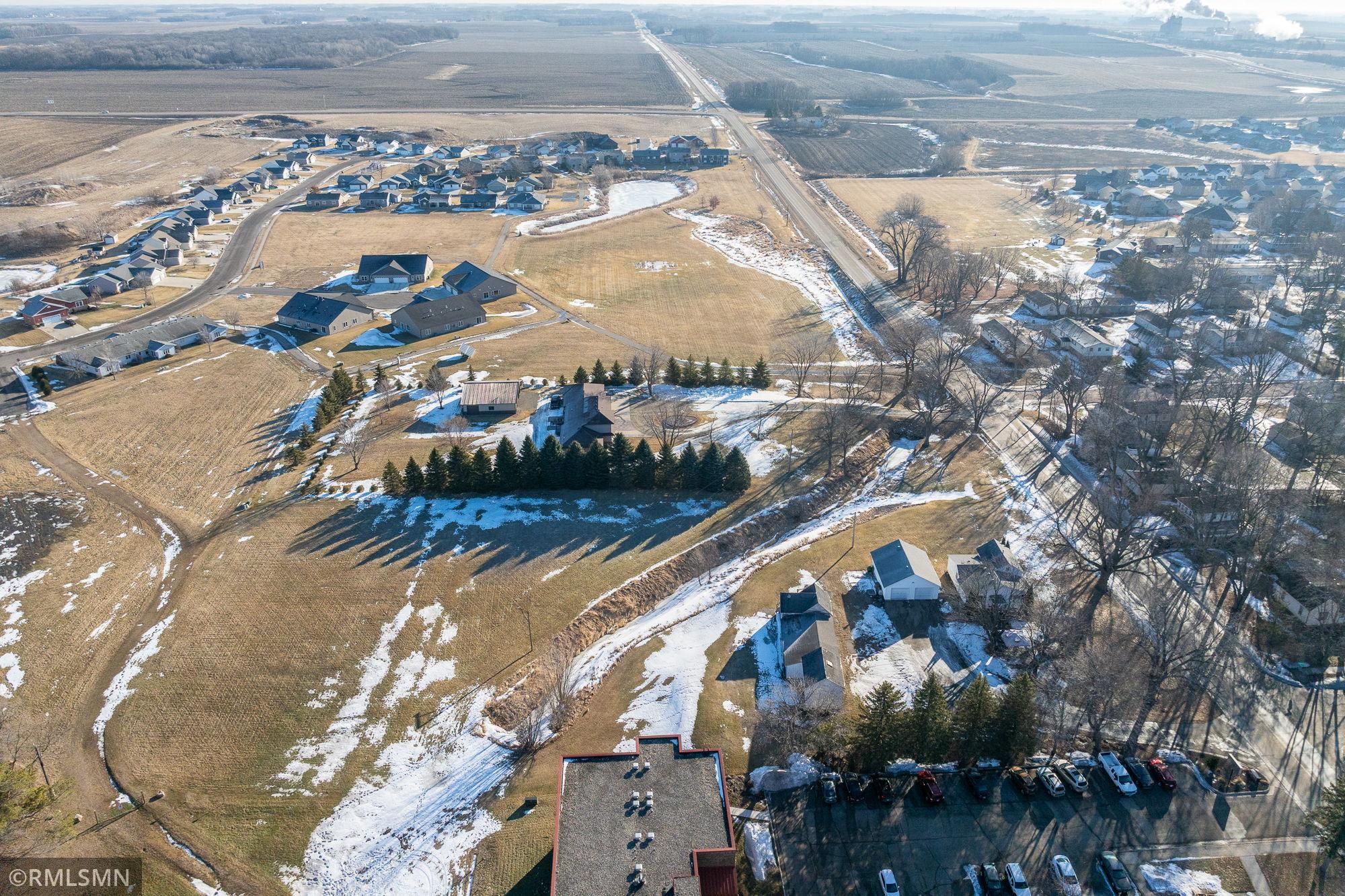 14-web-or-mls-200-e-north-st.jpg