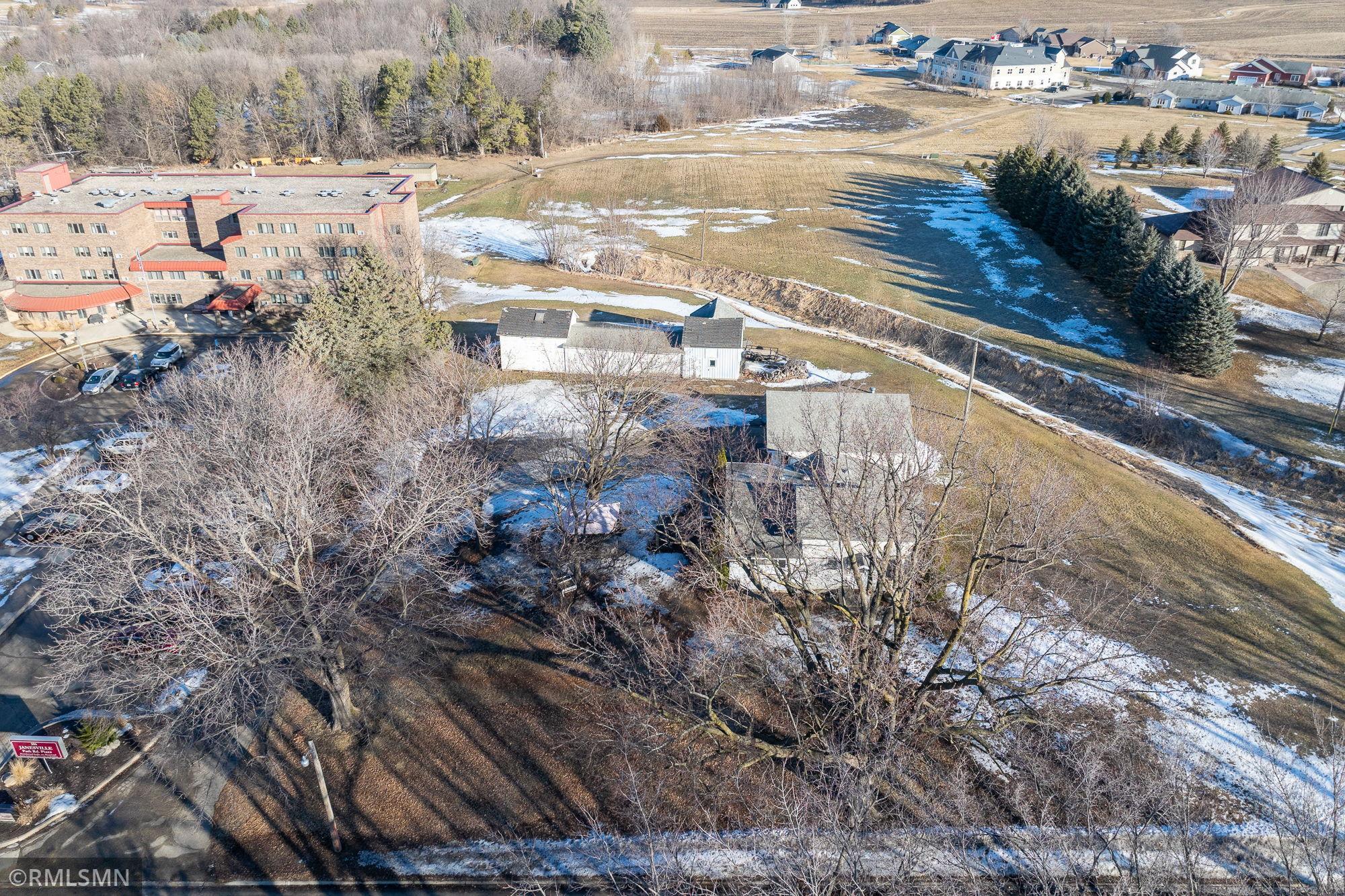 13-web-or-mls-200-e-north-st.jpg