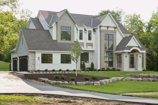 Welcome to 285 North Shore Drive West