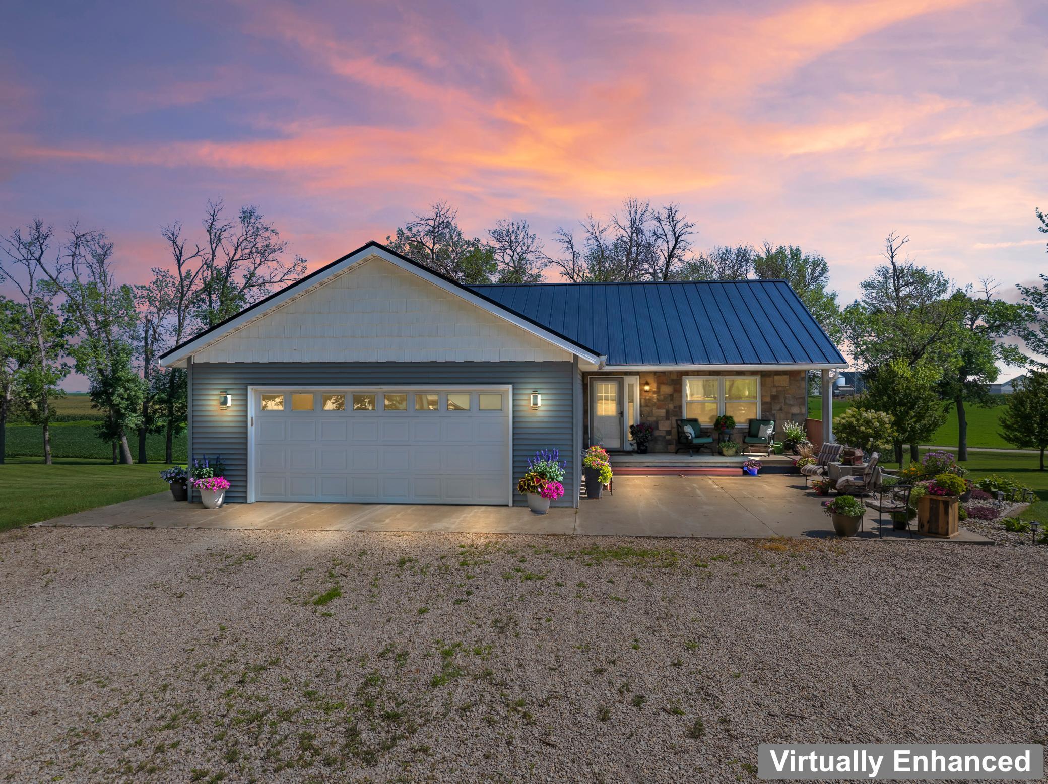 Welcome to 23371 650th Ave, Alden MN