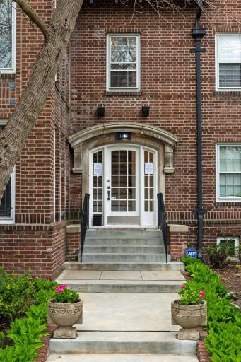1820 Girard Avenue S, Minneapolis, MN 55403