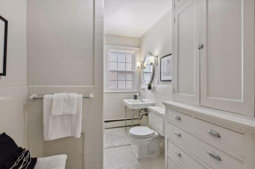 1820 Girard Avenue S, Minneapolis, MN 55403