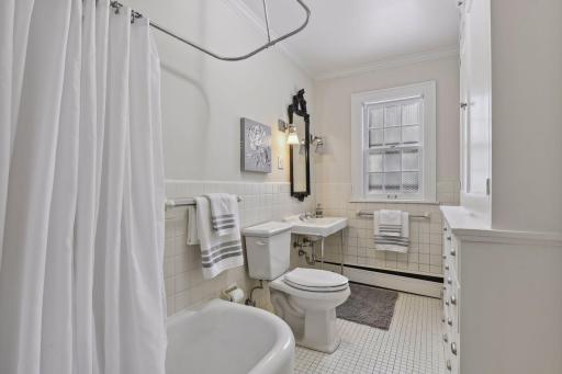 1820 Girard Avenue S, Minneapolis, MN 55403