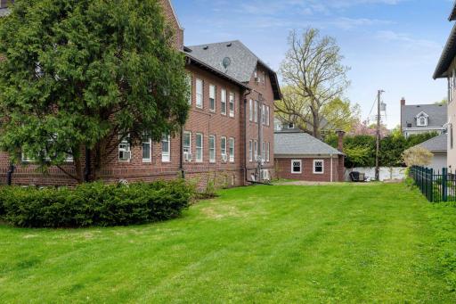 1820 Girard Avenue S, Minneapolis, MN 55403