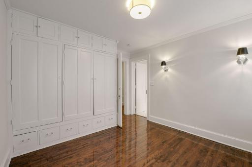 1820 Girard Avenue S, Minneapolis, MN 55403