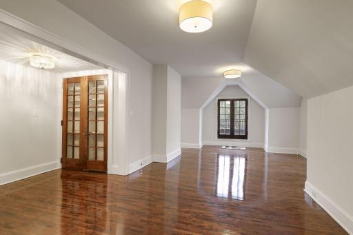 1820 Girard Avenue S, Minneapolis, MN 55403