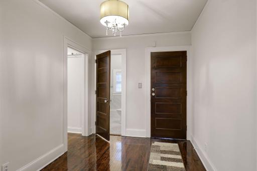 1820 Girard Avenue S, Minneapolis, MN 55403