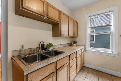 102 Western Avenue N, 4, Saint Paul, MN 55102