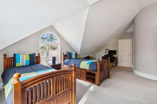 5347 Pinewood Trail, Edina, MN 55436