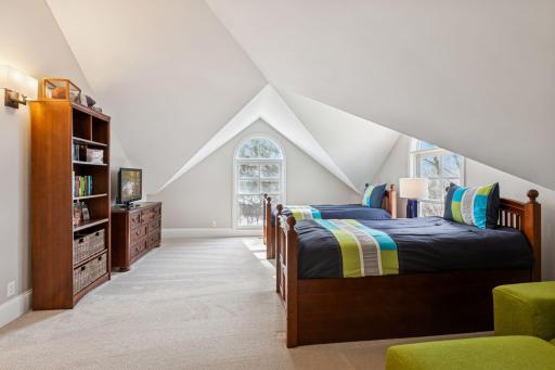 5347 Pinewood Trail, Edina, MN 55436