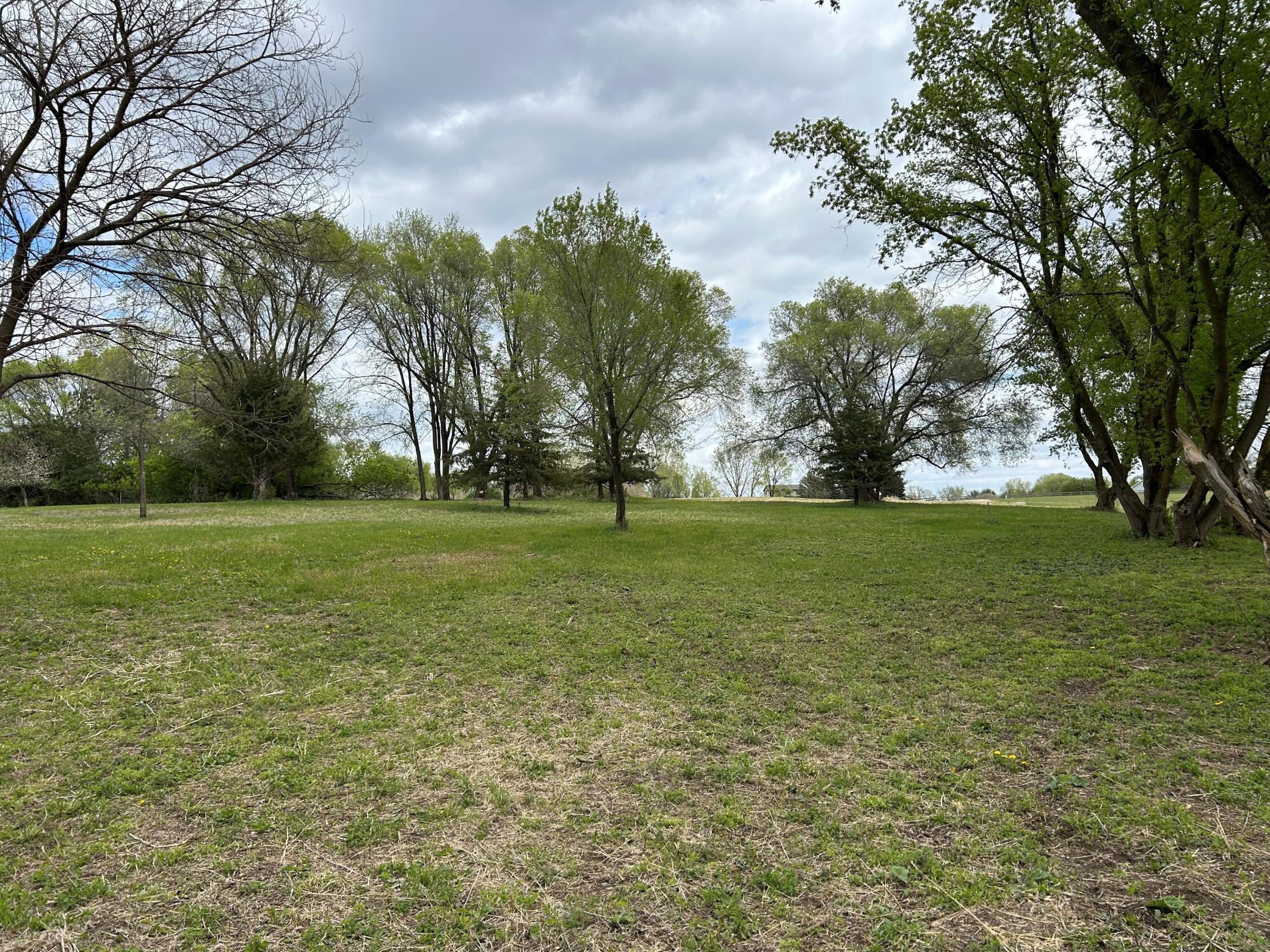 A shouse? Horses? This is the acreage you have been looking for!