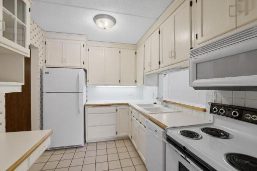 10531 Cedar Lake Road, 312, Hopkins, MN 55305