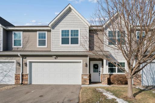Immaculate, move-in ready townhome in the heart of Shakopee’s most vibrant neighborhood—where style, comfort, and convenience come together.