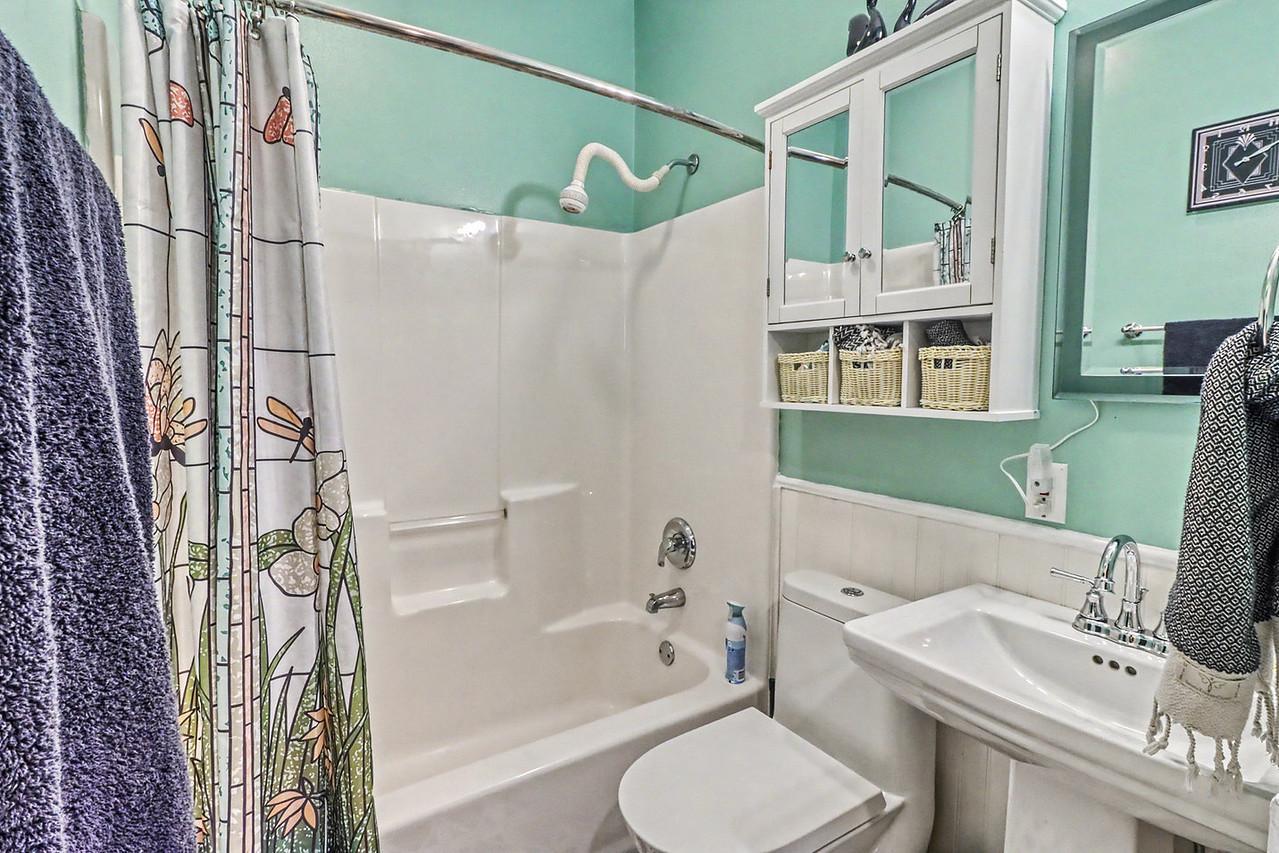 Bathroom1_0-1280_g.jpeg