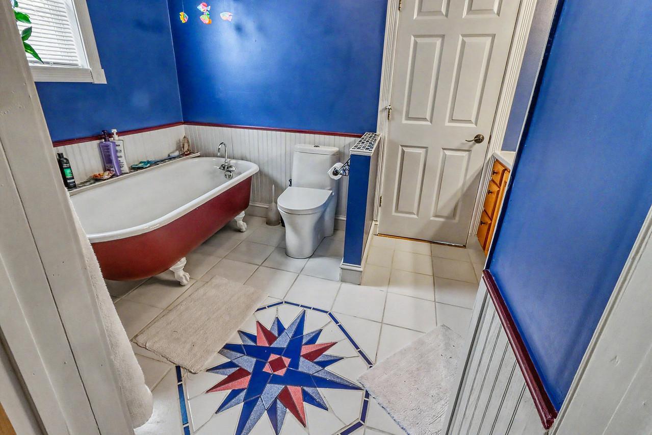 Upstairs Bathroom1_3-1280_g.jpeg