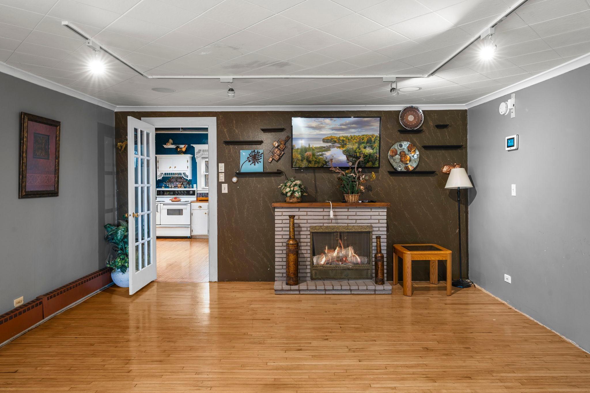 23-web-or-mls-1321 Maine Prairie Rd-88.jpg