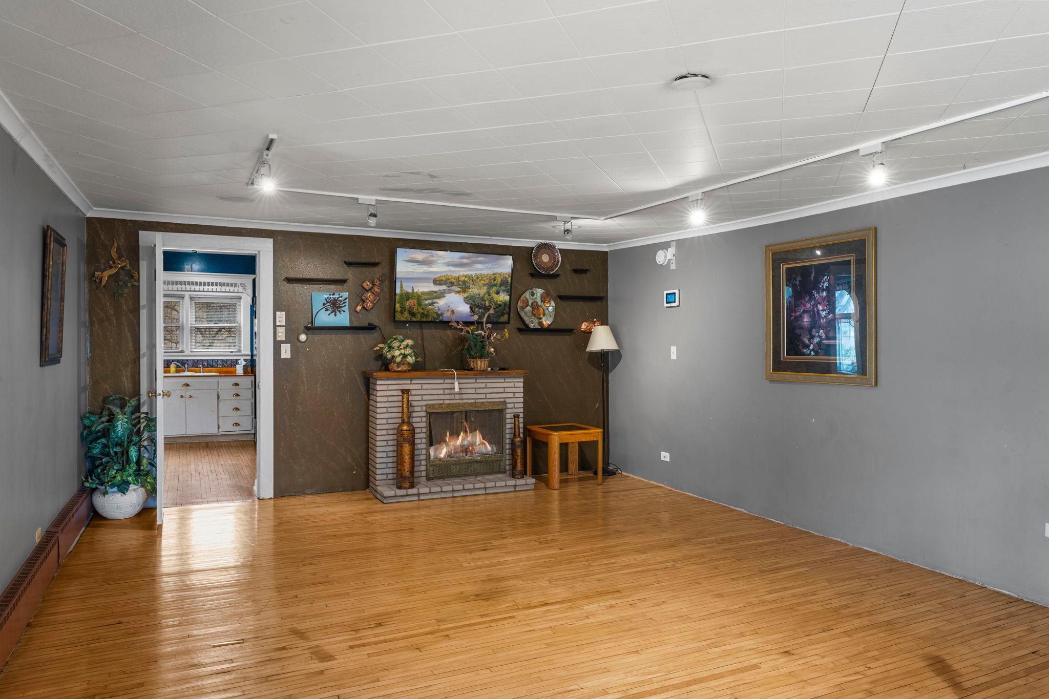 22-web-or-mls-1321 Maine Prairie Rd-83.jpg