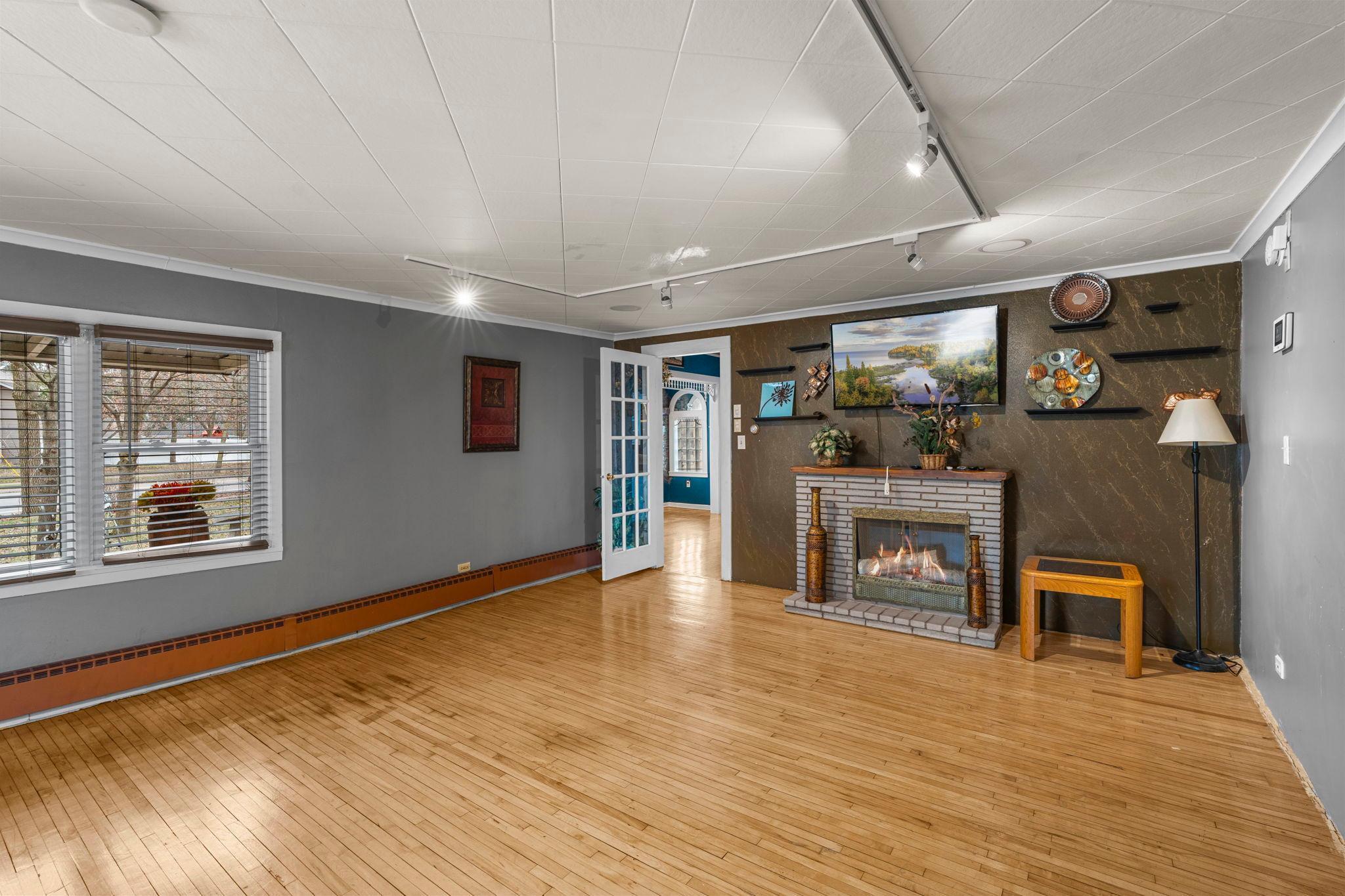 24-web-or-mls-1321 Maine Prairie Rd-93.jpg