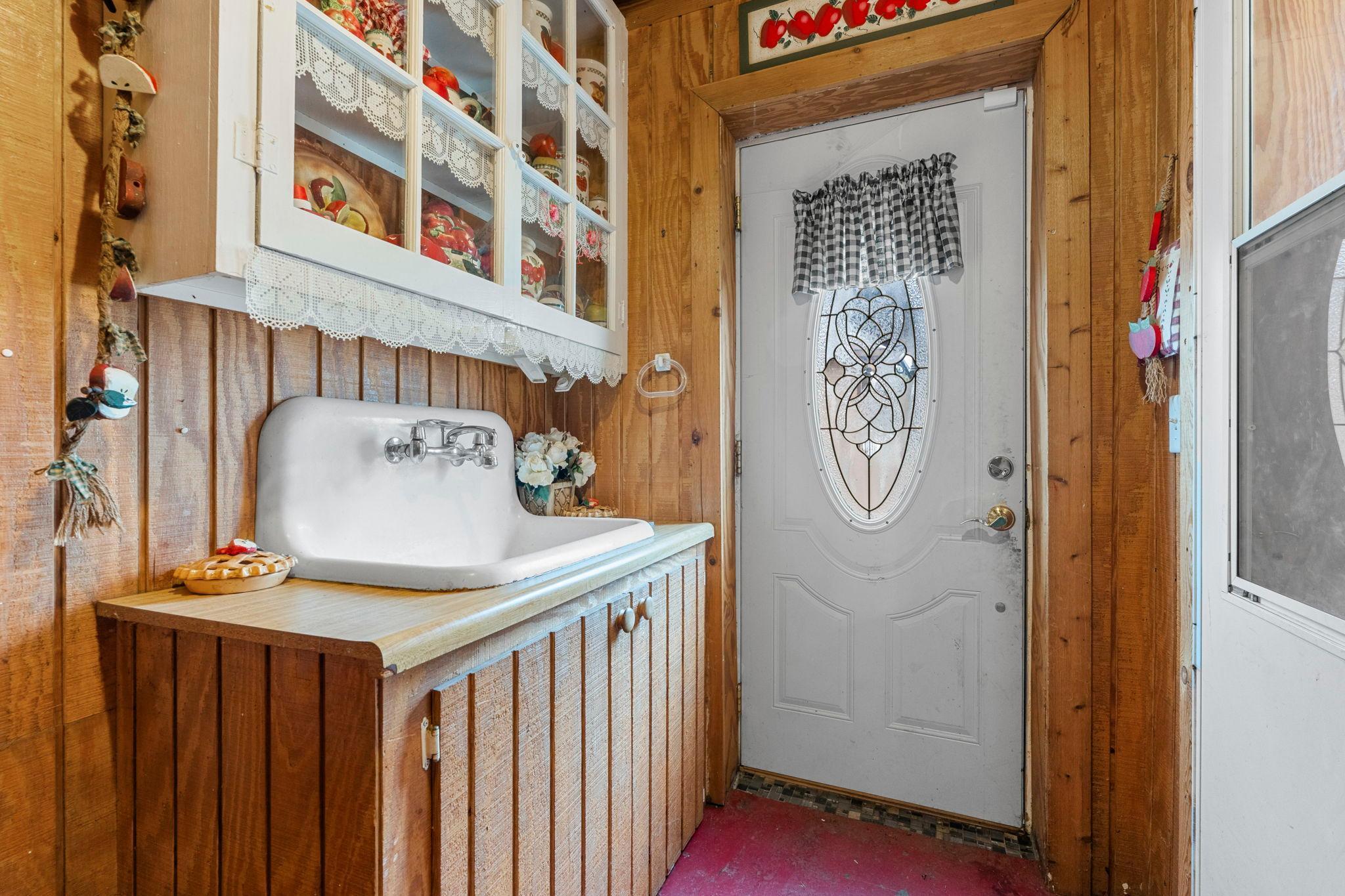 52-web-or-mls-1321 Maine Prairie Rd-161.jpg