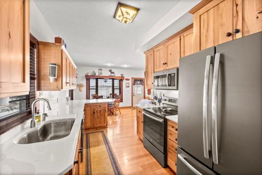 24775 608th Ave - Enjoy the Stainless Steel Appliances