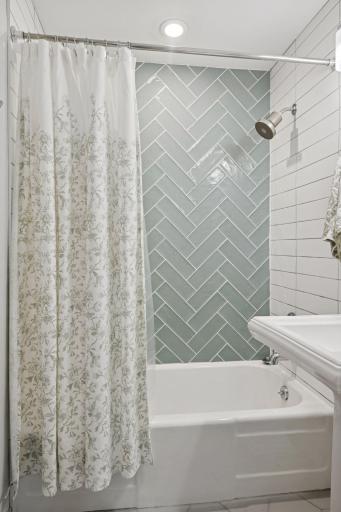 3221 Georgia Avenue S, Saint Louis Park, MN 55426