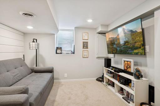 3221 Georgia Avenue S, Saint Louis Park, MN 55426