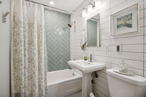 3221 Georgia Avenue S, Saint Louis Park, MN 55426