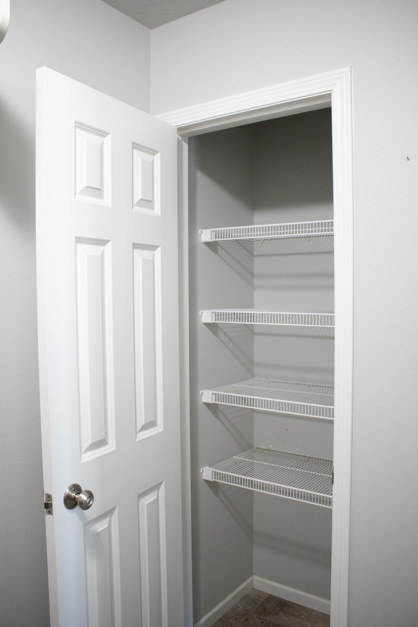 28_LaundryCloset.jpg