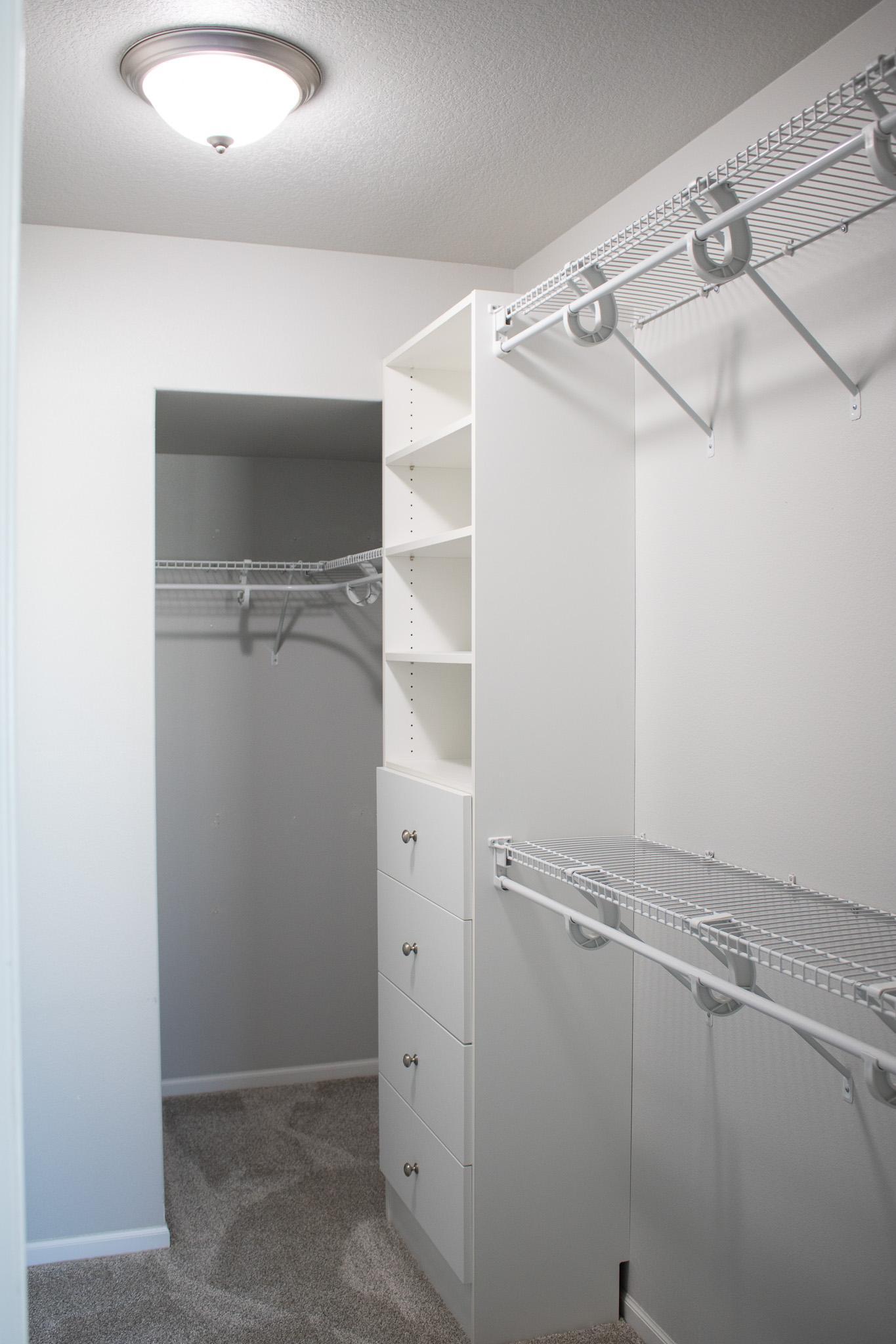 24_MasterCloset.jpg