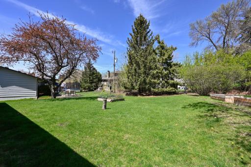 Flat, private backyardâperfect for entertaining