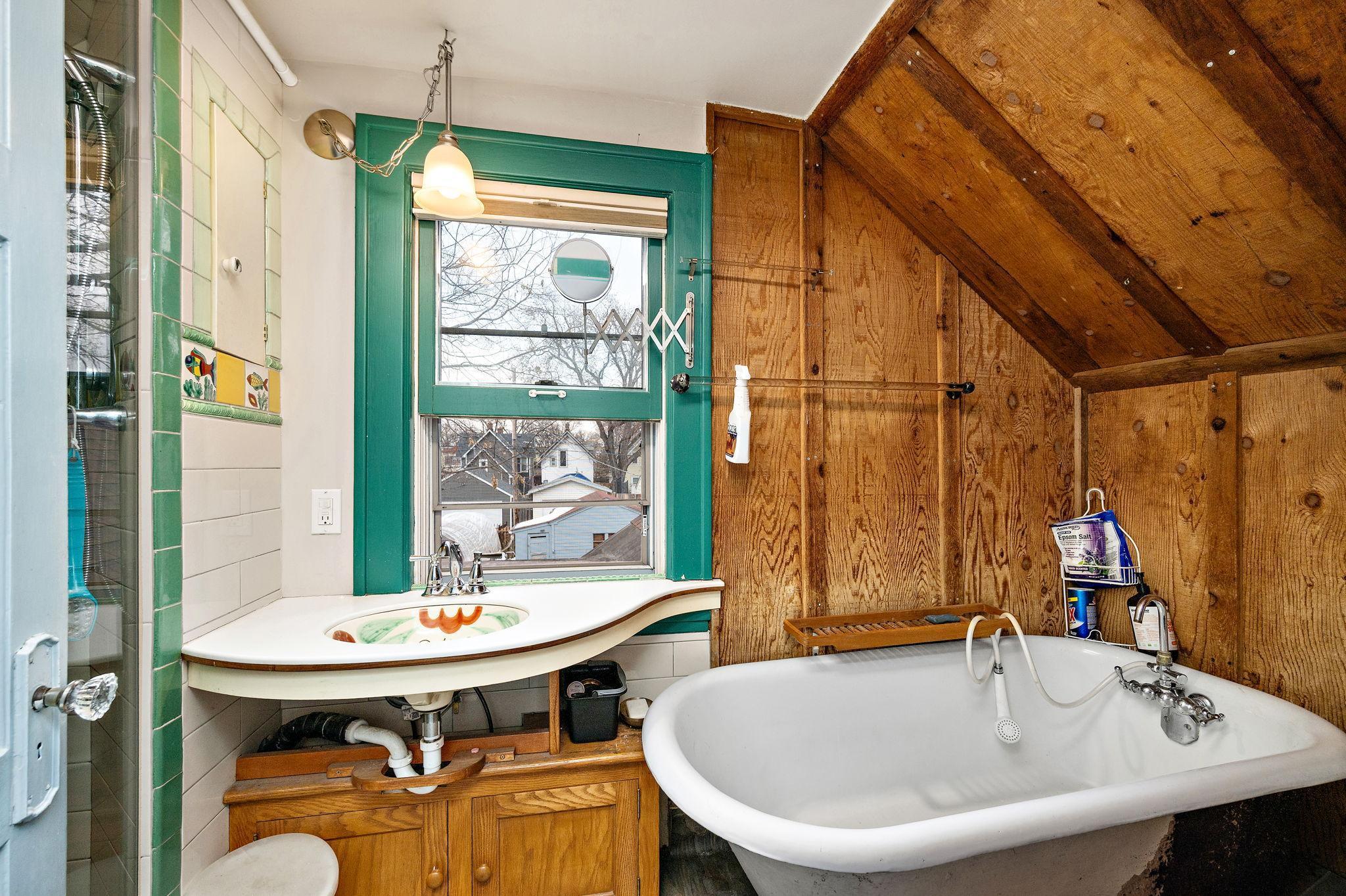 2523 16th Ave S, Minneapolis, MN 55404-14.jpg