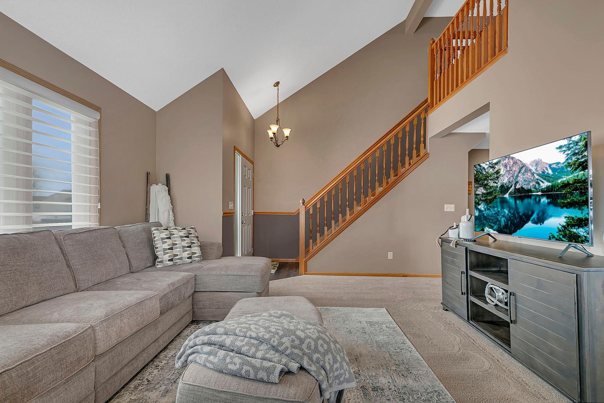 2 story Vaulted ceiling