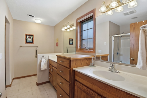 2536 7th Avenue SE, Willmar, MN 56201