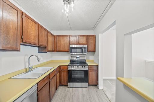 10411 Cedar Lake Road, 213, Hopkins, MN 55305