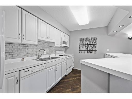 10411 Cedar Lake Road, 213, Hopkins, MN 55305