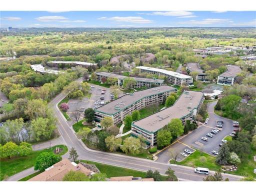 10411 Cedar Lake Road, 213, Hopkins, MN 55305