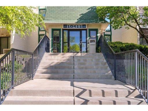10411 Cedar Lake Road, 213, Hopkins, MN 55305