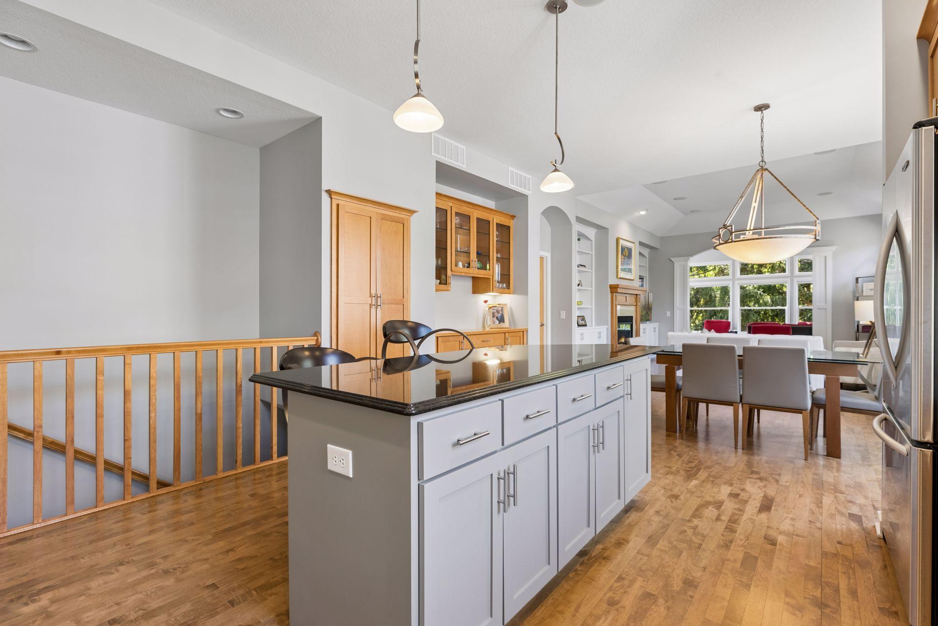 6. Kitchen.jpg