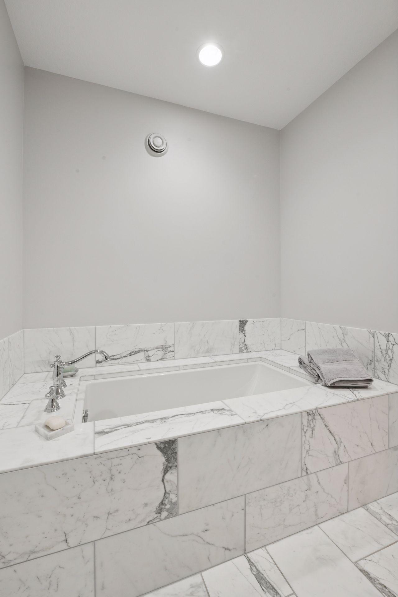 19. Primary Bath.jpg