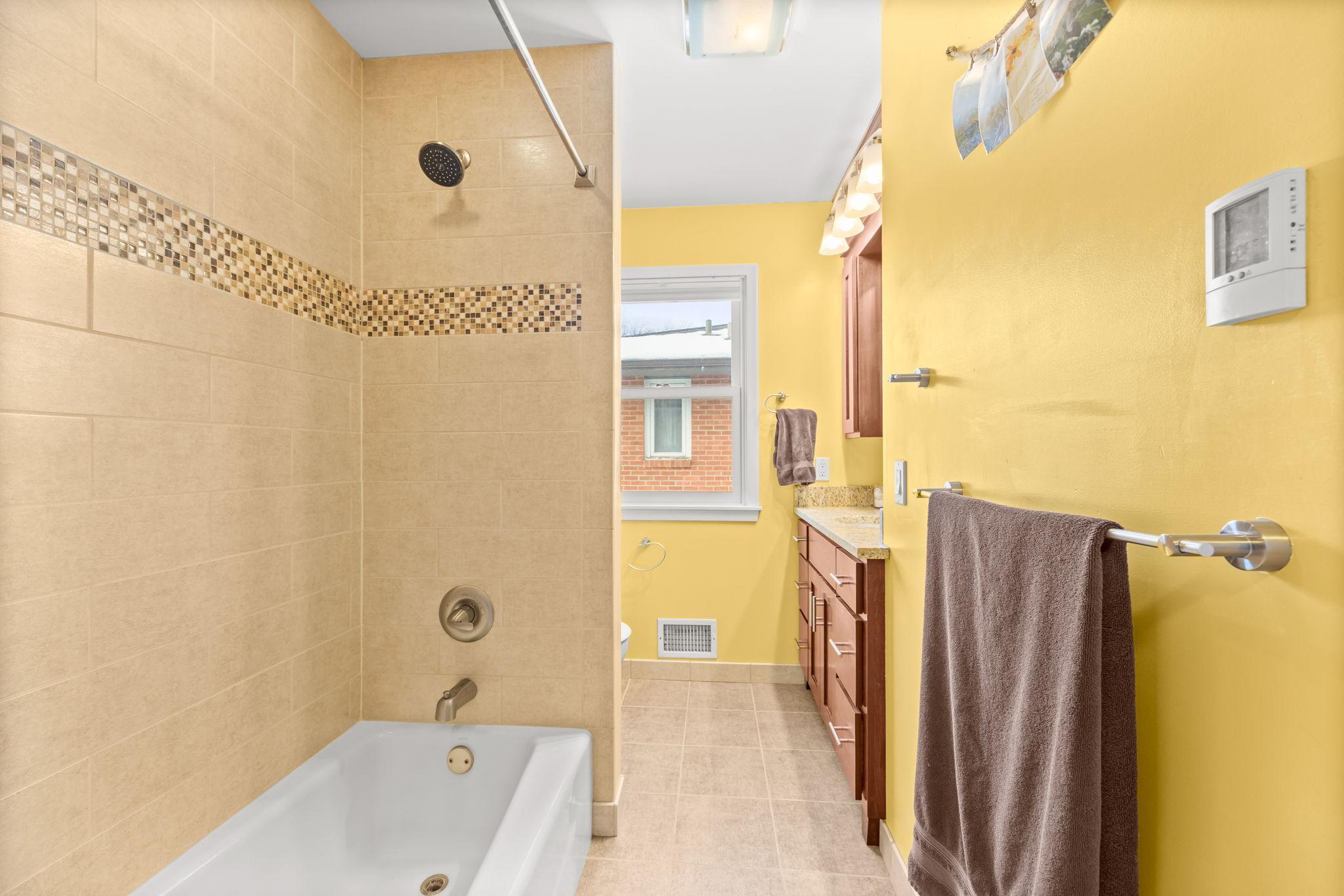 Full bathroom on the main.