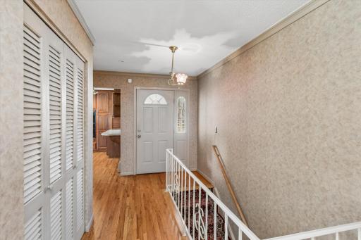 2201 Tamarack Lane, Burnsville, MN 55337