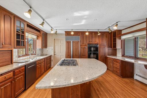 2201 Tamarack Lane, Burnsville, MN 55337